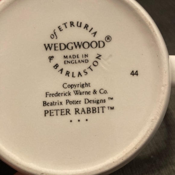 Vintage Wedgwood Peter Rabbit Set and Stuffed Animal - Picture 6 of 10